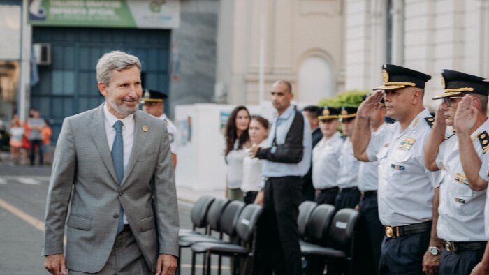 Entre Ríos incrementa salarios policiales para prevenir impacto de la crisis en Santa Fe