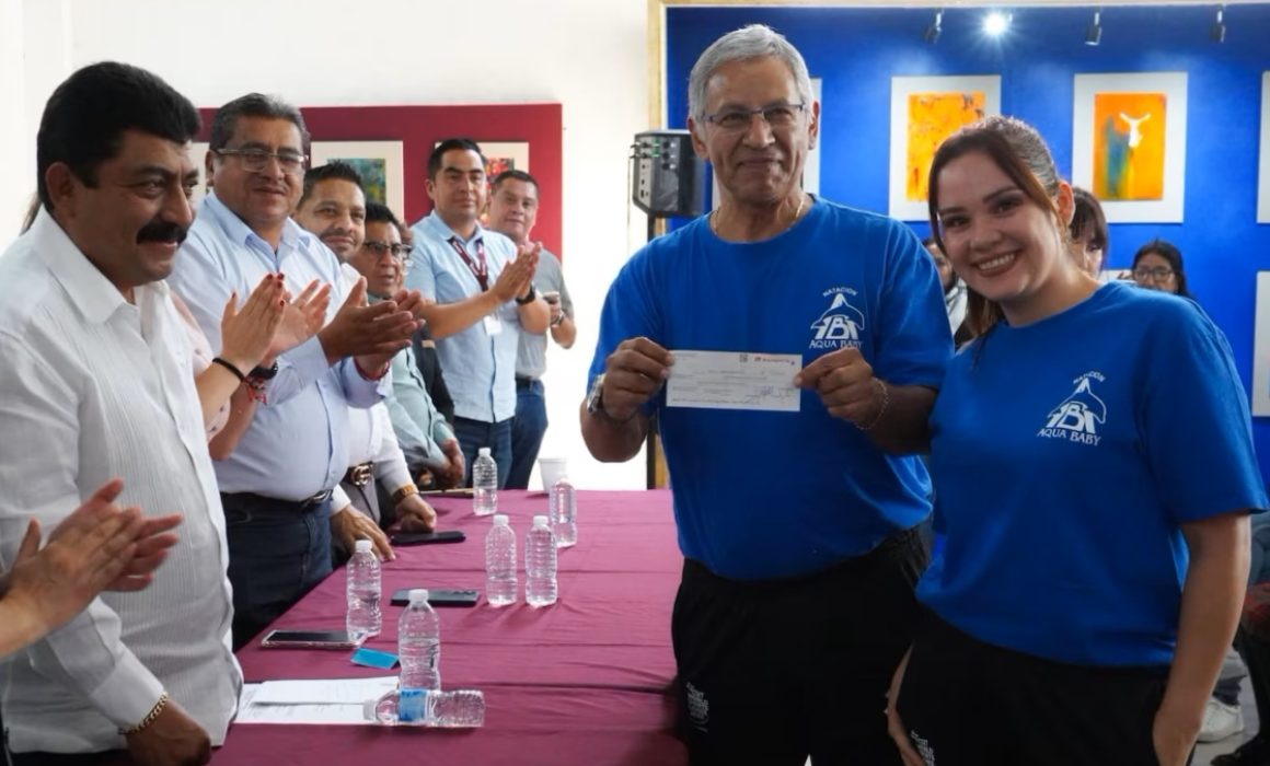 Entrega Gobierno Municipal apoyo económico a deportistas de Texcoco