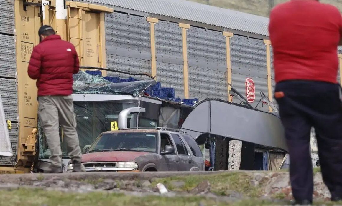 Entrega de cuerpos de víctimas del accidente en Atlacomulco tras 20 horas de espera