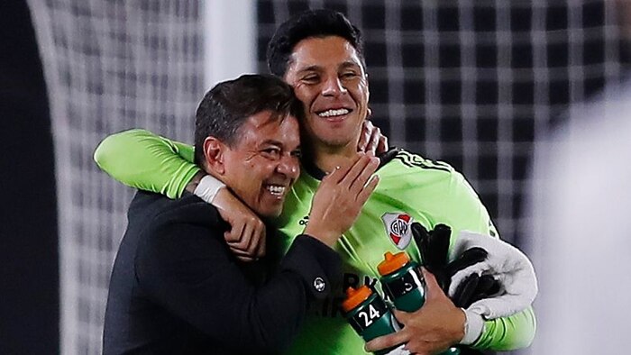 Enzo Pérez y Marcelo Gallardo se reencuentran con emotivo abrazo antes del partido entre Argentinos Juniors y River Plate