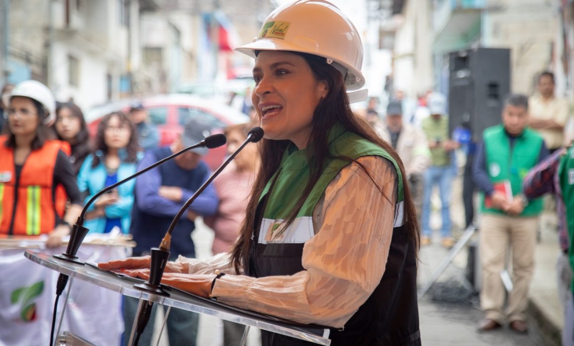 Erika Olea impulsa la pavimentación en Tianguistenco con obras que transforman comunidades