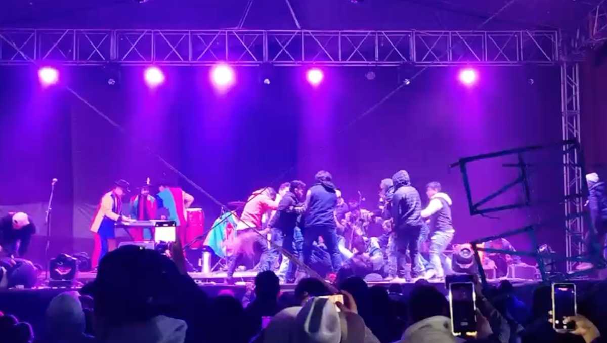 ¡Escándalo en Toluca! Músicos se enfrentan en plena feria y cancelan un show de cumbia que dejó a todos en shock