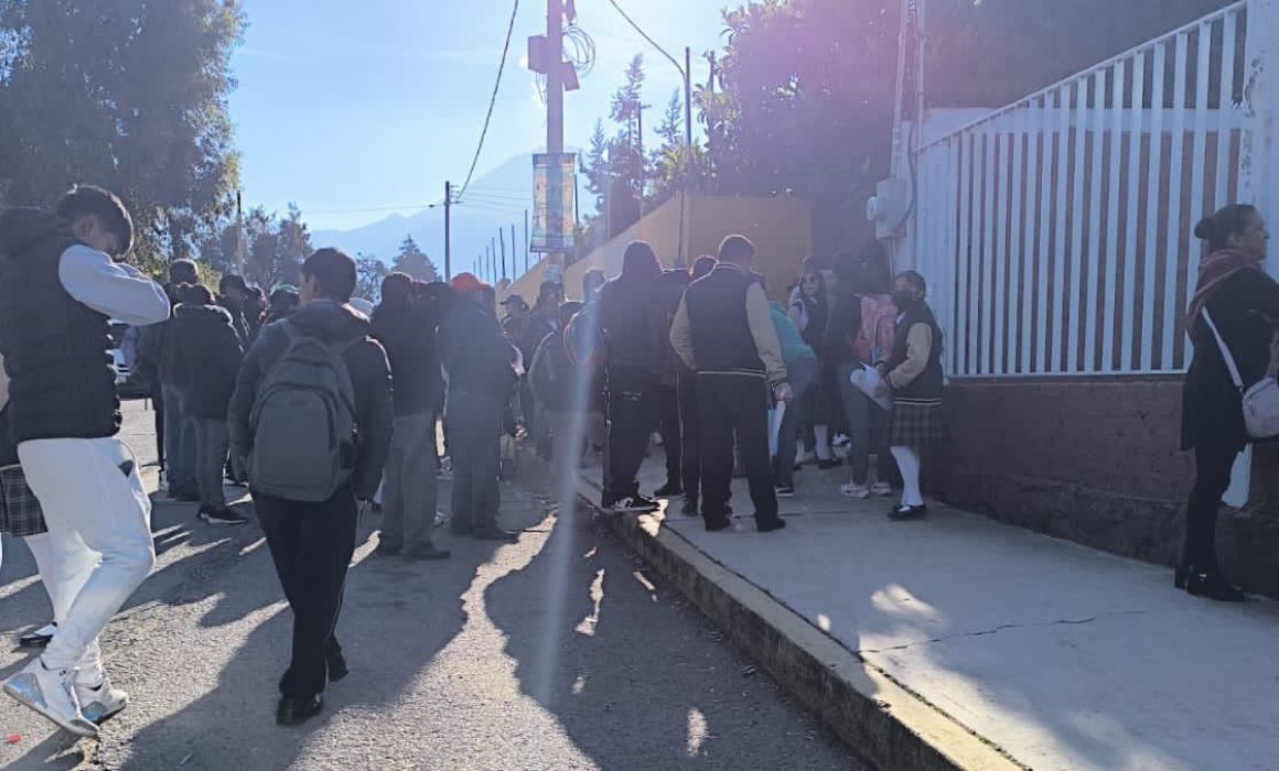¿Escándalo en la escuela de Amecameca? Padres cierran la telesecundaria por acusaciones y aún sin resolverse