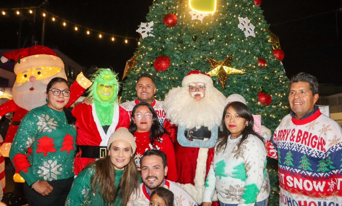 ¡Espectacular encendido del árbol navideño en Tianguistenco ilumina corazones!