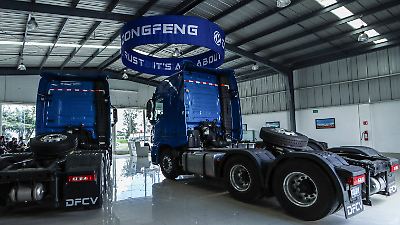 Estado Unidos confirma arancel del 25% a camiones pesados desde el 1 de noviembre; México advierte impacto en mercado y producción