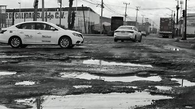 Estado crítico de avenidas en Toluca por baches y lluvias intensas