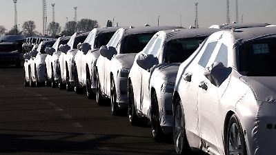 Estados Unidos impondrá aranceles del 15% a autos y productos farmacéuticos europeos, sin reducir impuestos a vinos y licores