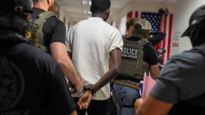 Estados Unidos impondrá sanciones de casi mil dólares diarios a quienes incumplan órdenes de deportación