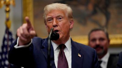 Estados Unidos incrementa aranceles a Canadá un 35% y aplica nuevas tarifas a otros países