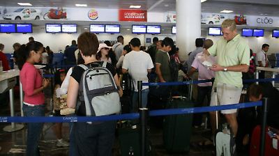 Estados Unidos podría exigir hasta 15 mil dólares en fianzas para ciertos turistas en nuevo programa piloto