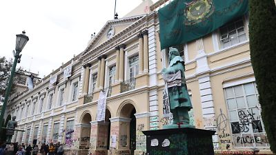 Estudiantes de UAEMex permiten ingreso para mantenimiento en edificio histórico de Rectoría