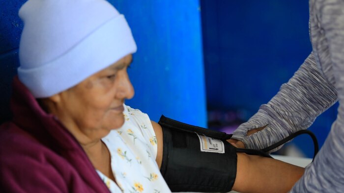 Estudio revela que el 60% de los adultos mayores en El Salvador viven con enfermedades crónicas no transmisibles