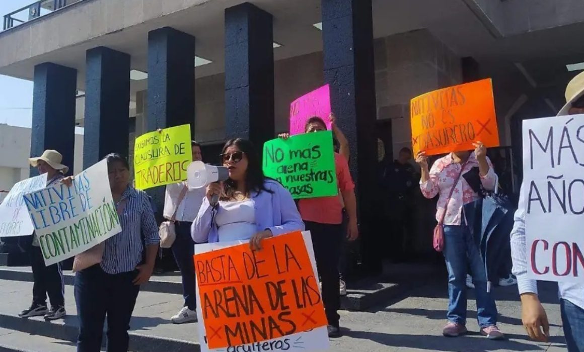 Exigen manifestantes cierre de mina en Texcoco