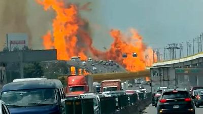 Explosión de pipa en Calzada Ignacio Zaragoza deja dos personas lesionadas y provoca cierre parcial en el transporte público