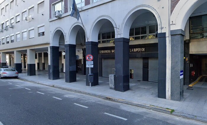 Explosión en la Escuela de Gendarmería en Buenos Aires deja tres agentes heridos y genera investigación por paquete sospechoso