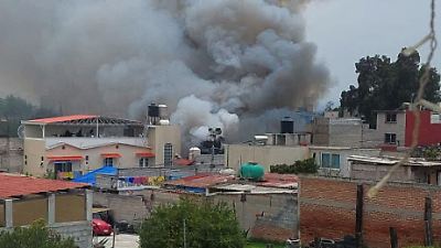 Explosión en taller clandestino en Tultepec deja humo y daños, sin lesionados