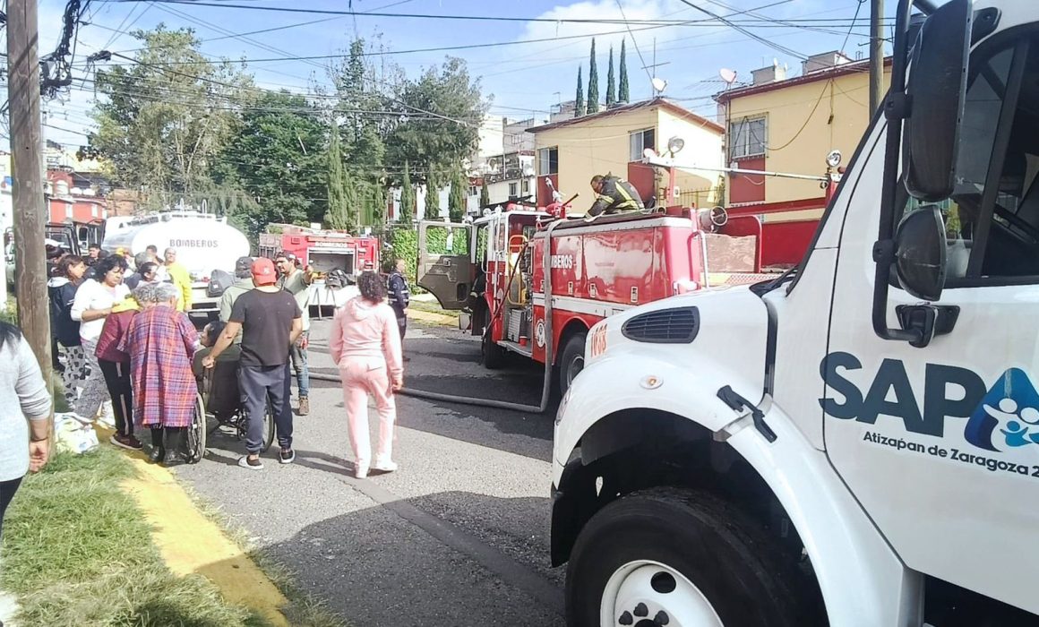 Explosión y incendio en Atizapán dejan una mujer muerta y dos heridos graves; movilizan a cuerpos de emergencia