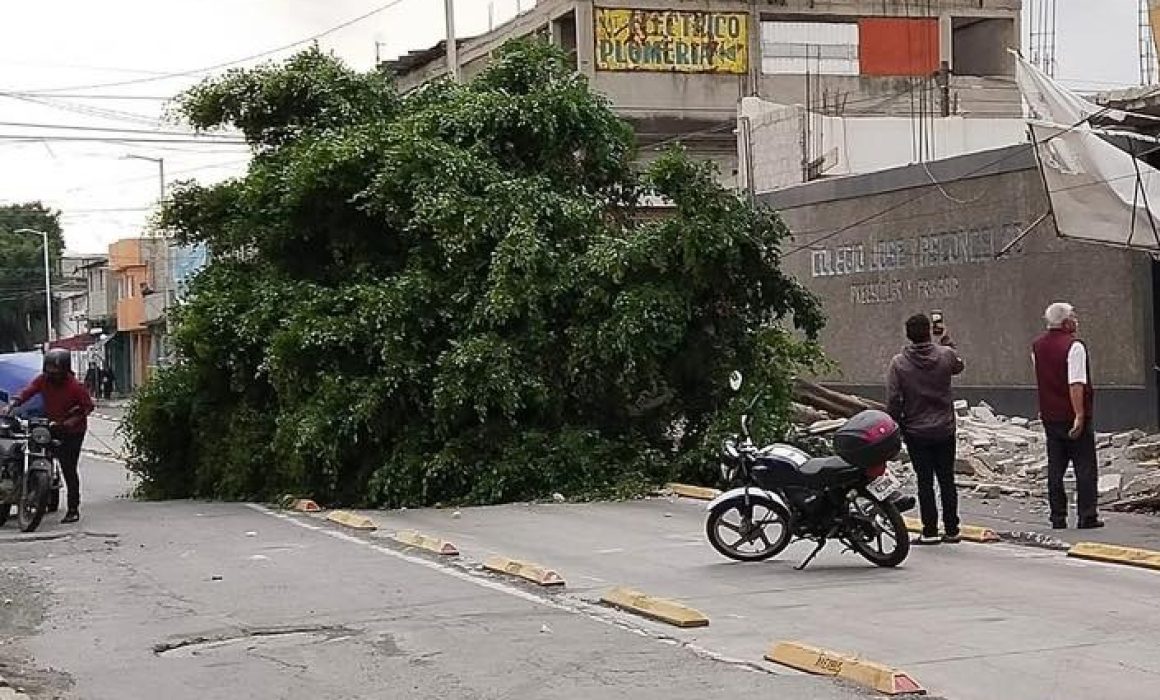 Extraño torbellino sorprende a vecinos de Chimalhuacán durante intensa lluvia