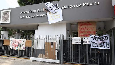Facultad de Medicina de la UAEMex: movilización por suspensión parcial y acusaciones mutuas
