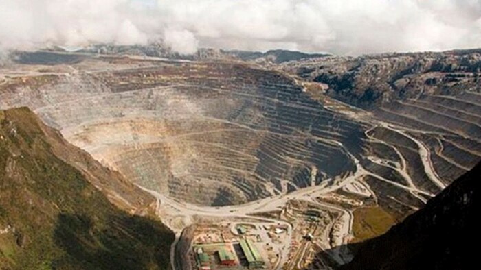 Falta de reglamentos y cambios normativos amenazan la competitividad minera en Perú por disputa entre energías solares y termoeléctricas