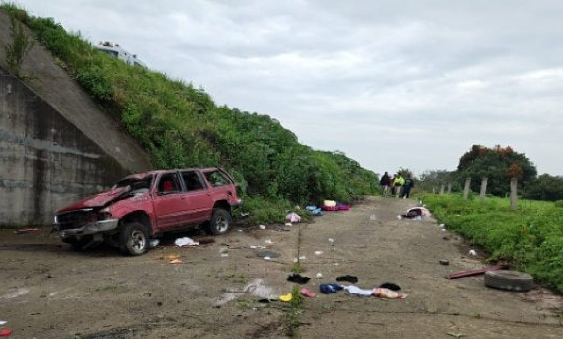 Familia de Chalco muere en volcadura en la carretera México-Cuautla; dos sobrevivientes gravemente heridos