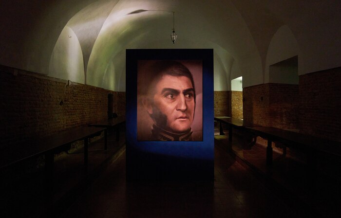 Familia de Rosas reclama la posesión del sable de San Martín tras intento de traslado al Regimiento de Granaderos