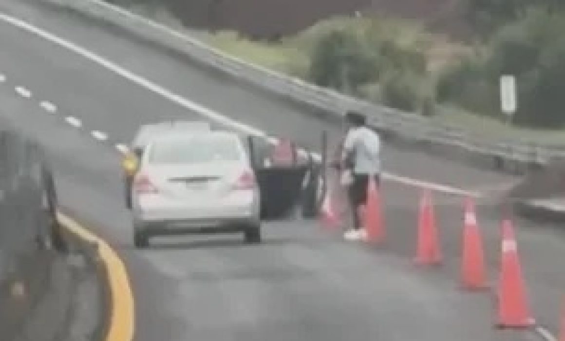 Familia es asaltada y despojada de su vehículo en la carretera Texcoco-Calpulalpan