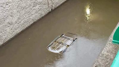 Familia queda atrapada en inundación en Paseo Tollocan durante fuerte lluvia