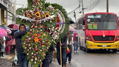 Familia y comunidad despiden a Belén Esthela, víctima del accidente en Toluca