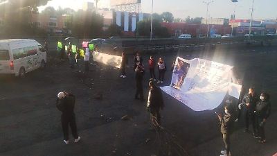 Familiares bloquean Periférico Norte en Naucalpan para exigir búsqueda de hombre desaparecido