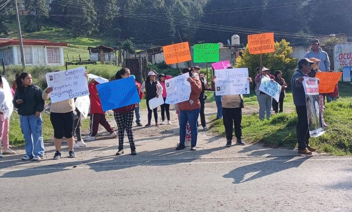 Familiares bloquean carretera Santiago – Chalma para exigir búsqueda de menores desaparecidos en Edomex