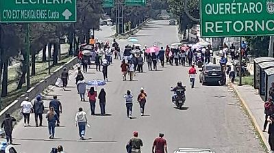 Familiares bloquean la México-Querétaro para exigir la búsqueda de joven desaparecida en Cuautitlán Izcalli