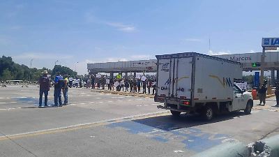 Familiares de joven desaparecida bloquean autopista México-Puebla en reclamo de justicia