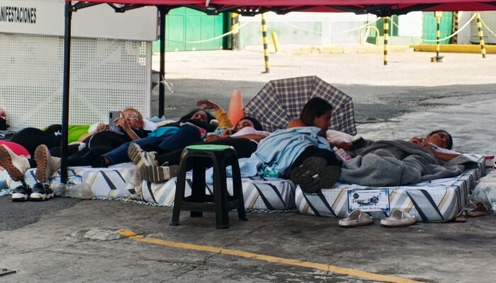 Familiares de presos políticos en Venezuela mantienen huelga de hambre en Caracas por exigencias de libertad