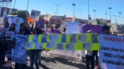 Familiares y colectivos bloquean Periférico Norte por 4 horas en protesta por joven desaparecida en Naucalpan
