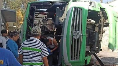 Familias damnificadas por volcadura en Tlalnepantla piden justicia casi un año después