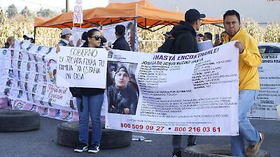 Familias de personas desaparecidas bloquean la México-Toluca exigiendo resultados