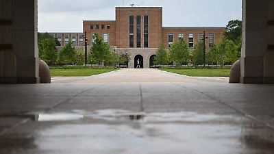 Familias en Texas demandan ley que obliga a mostrar los Diez Mandamientos en las escuelas públicas