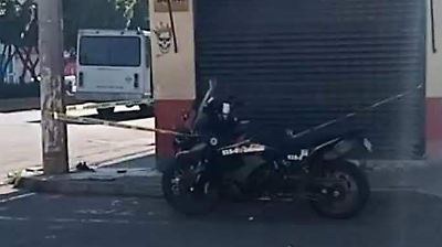 Fatal accidente en Nezahualcóyotl: motociclista pierde la vida tras chocar contra un poste