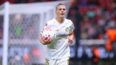 Faustine Robert destaca con doblete y las Diablas empatan ante Chivas en la ida de cuartos de final