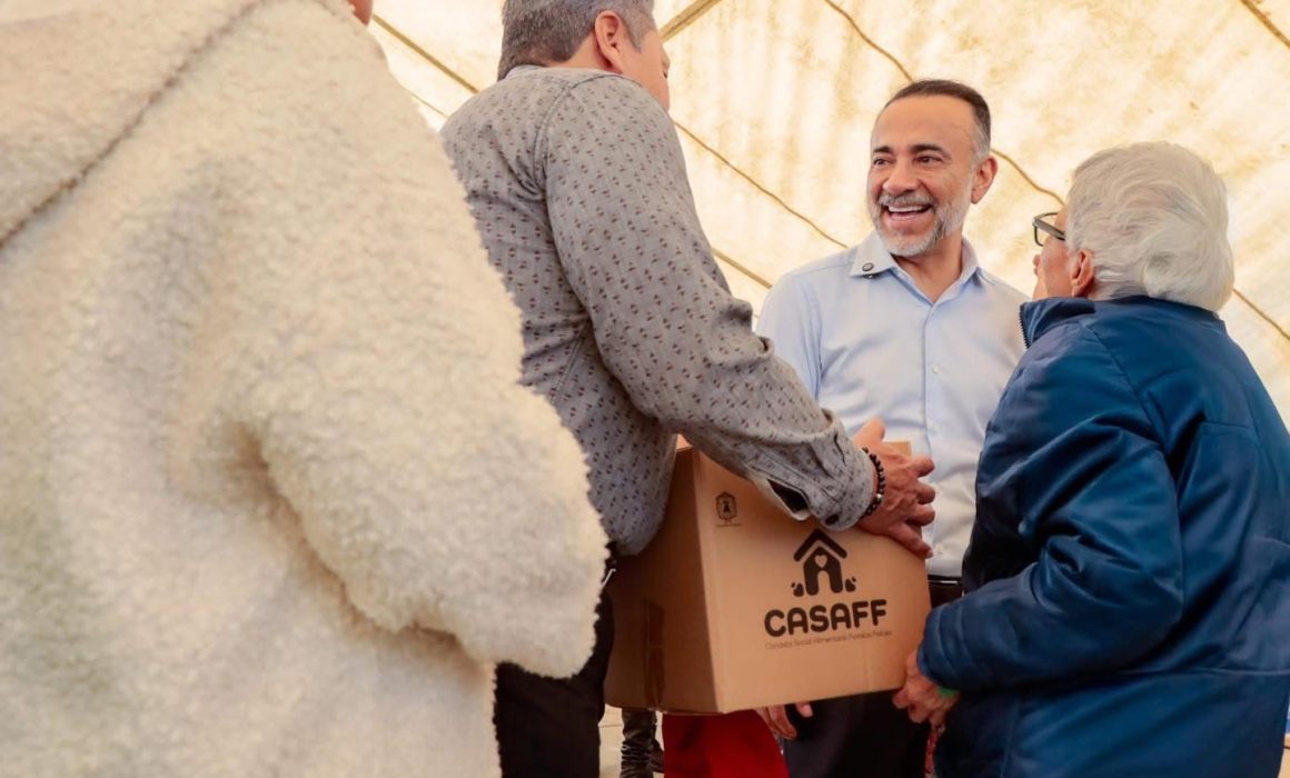 Fernando Flores entrega la canasta social número 17 mil en Metepec y refuerza su compromiso con el bienestar comunitario