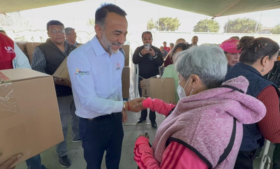 Fernando Flores impulsa programas sociales históricos en Metepec para transformar la vida de las familias