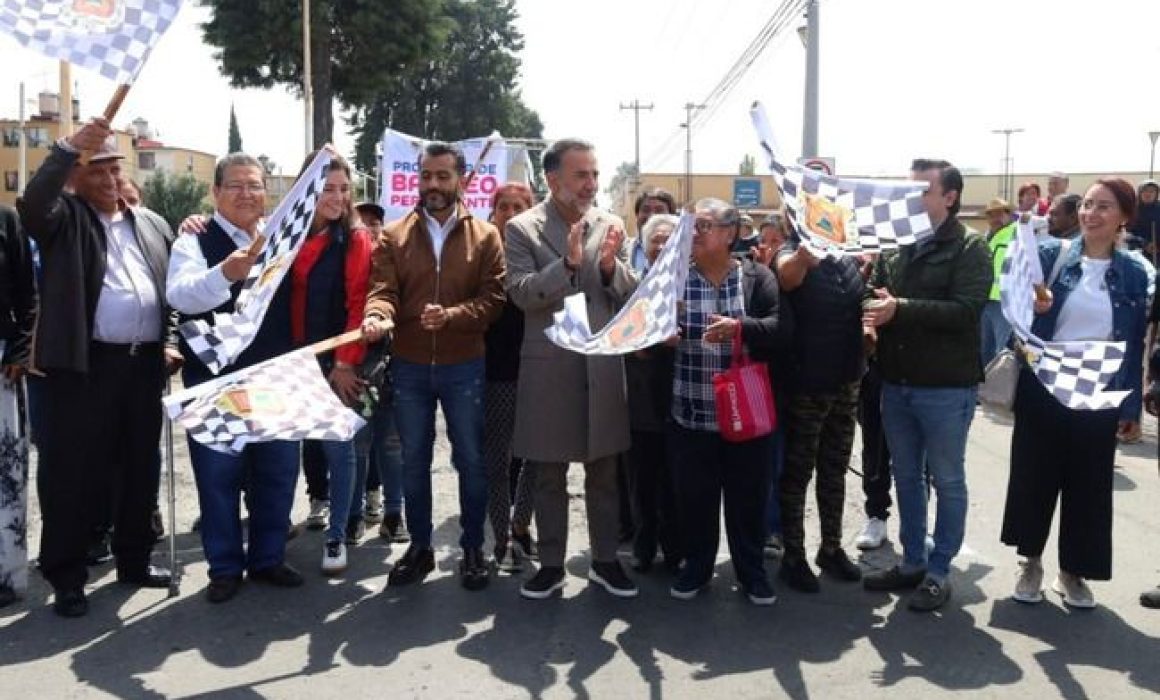 Fernando Flores lanza plan masivo para eliminar 14 mil baches en Metepec