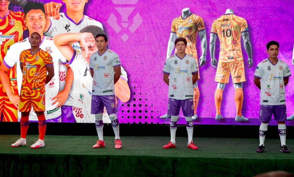 Fernando Flores presenta los nuevos jerseys de Artesanos de Metepec para la temporada 2025/2026