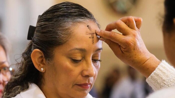 Fieles en El Salvador celebran el Miércoles de Ceniza marcando el inicio de la Cuaresma