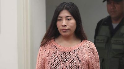 Fiscal peruana pide prisión preventiva para exministra Betssy Chávez, asilada en México