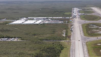 Florida planea nuevo centro de detención migratoria en respuesta a cierre de Alligator Alcatraz