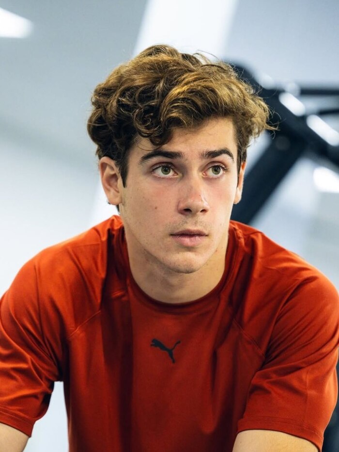 Franco Colapinto se prepara para la Fórmula 1 con entrenamiento físico y mental en Bahréin