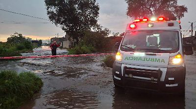 Fuertes lluvias desbordan río Chichipicas en Ocoyoacac y causan inundaciones y daños