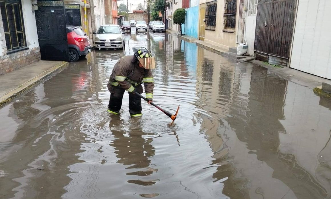 Fuertes lluvias provocan inundaciones y daños en Toluca